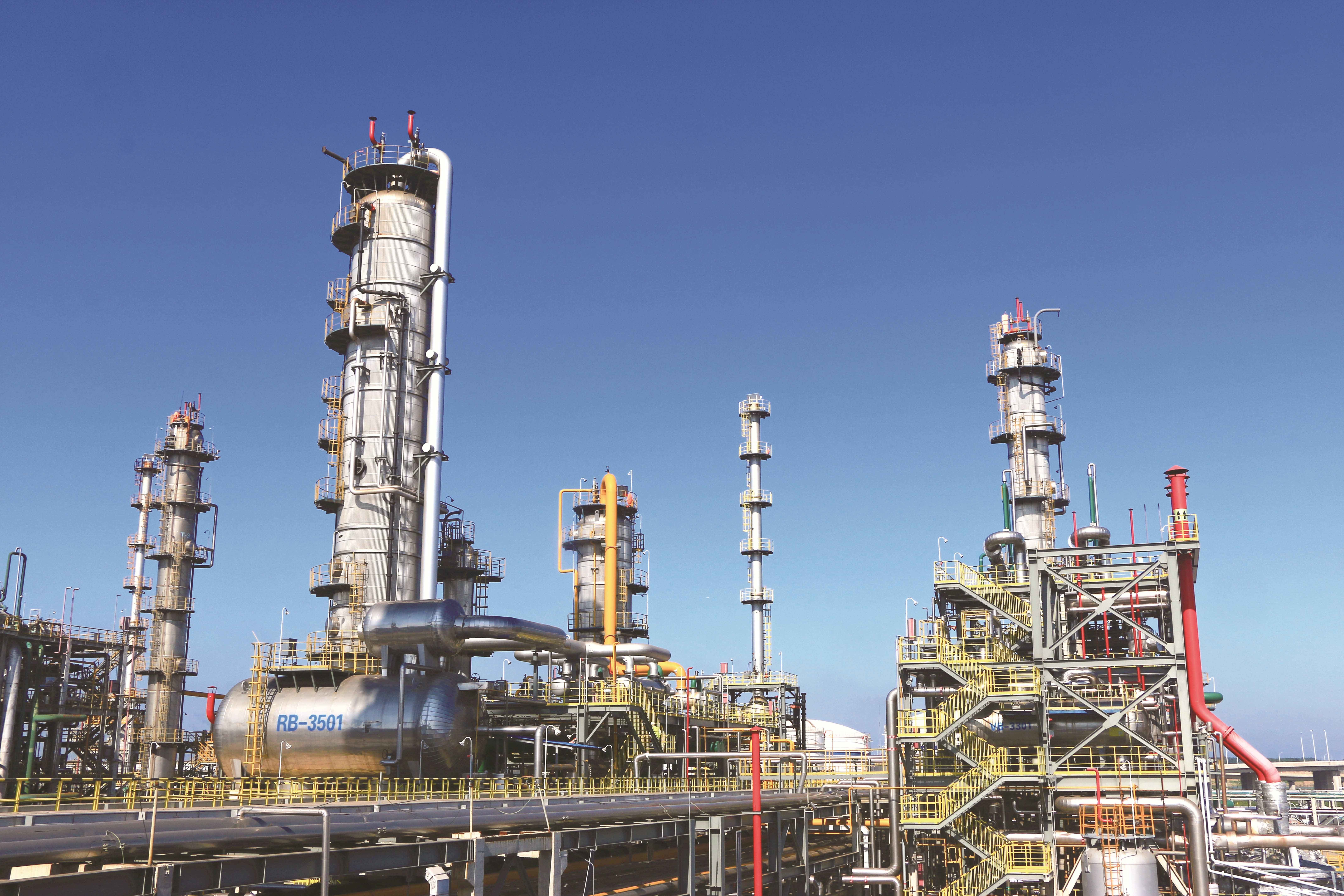 海灣(wan)化學召(zhào)開安全(quan)環保專(zhuān)題會