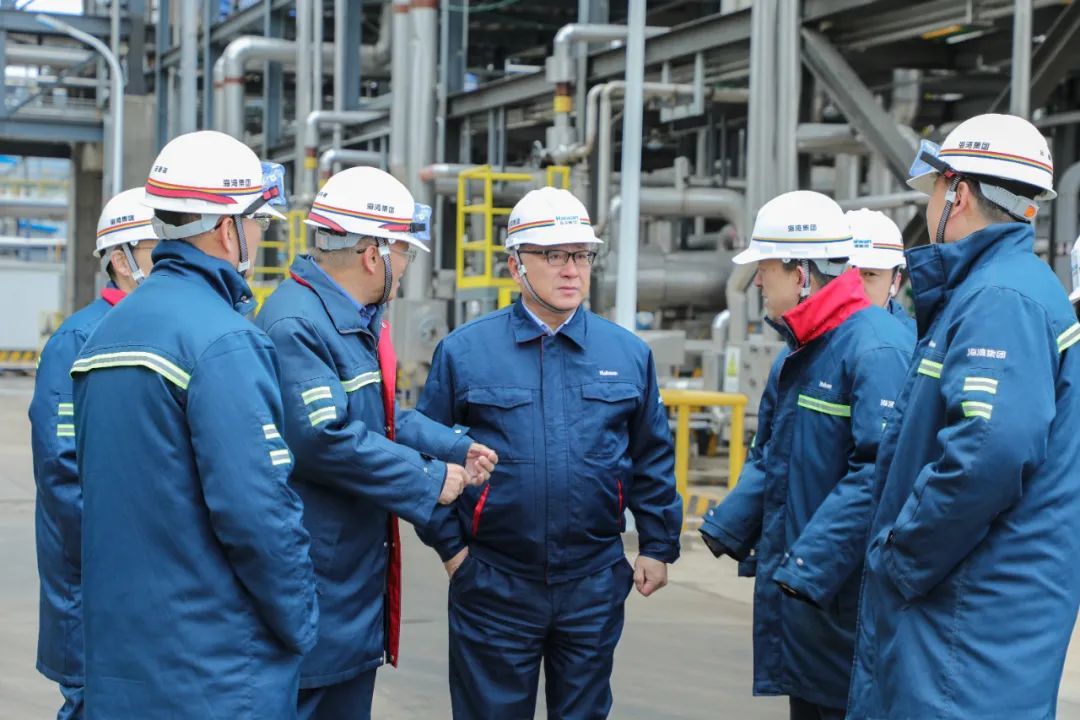 李明董(dǒng)事長帶(dài)隊開展(zhan)安全檢(jiǎn)查