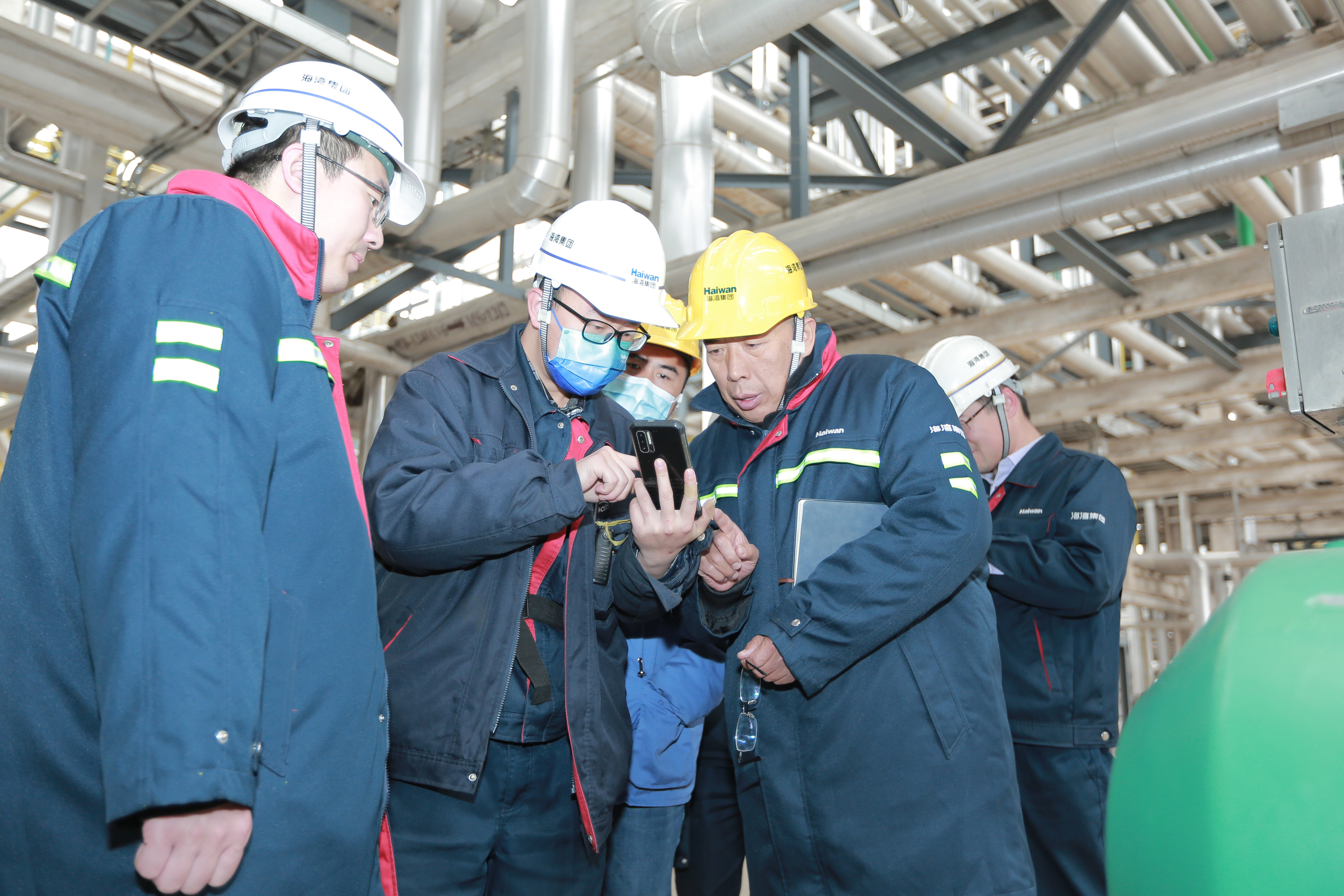 省應(ying)急廳到(dào)海灣化(huà)學督導(dǎo)安全工(gōng)作