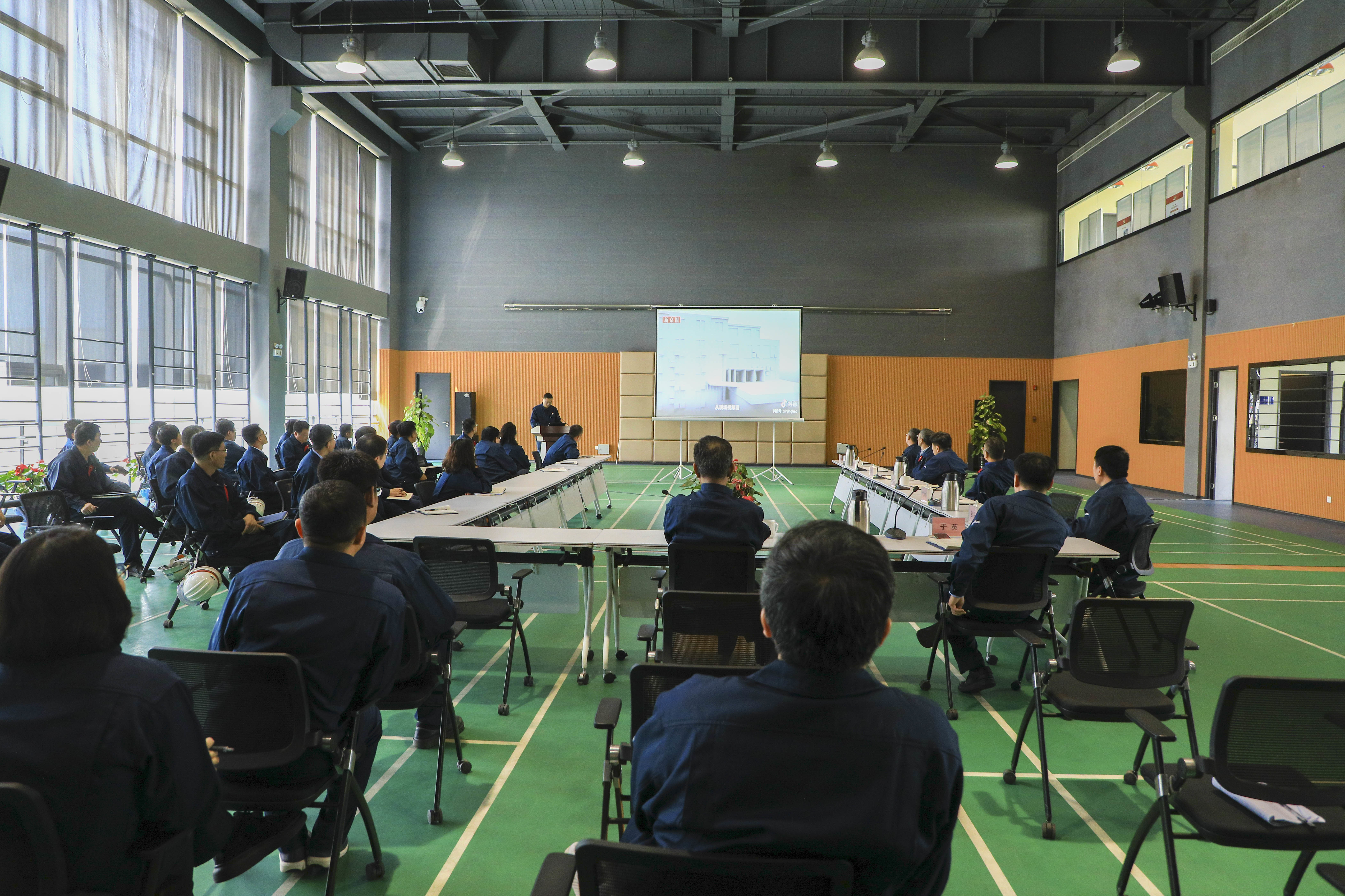 海灣化學(xué)召開事故警(jǐng)示教育會