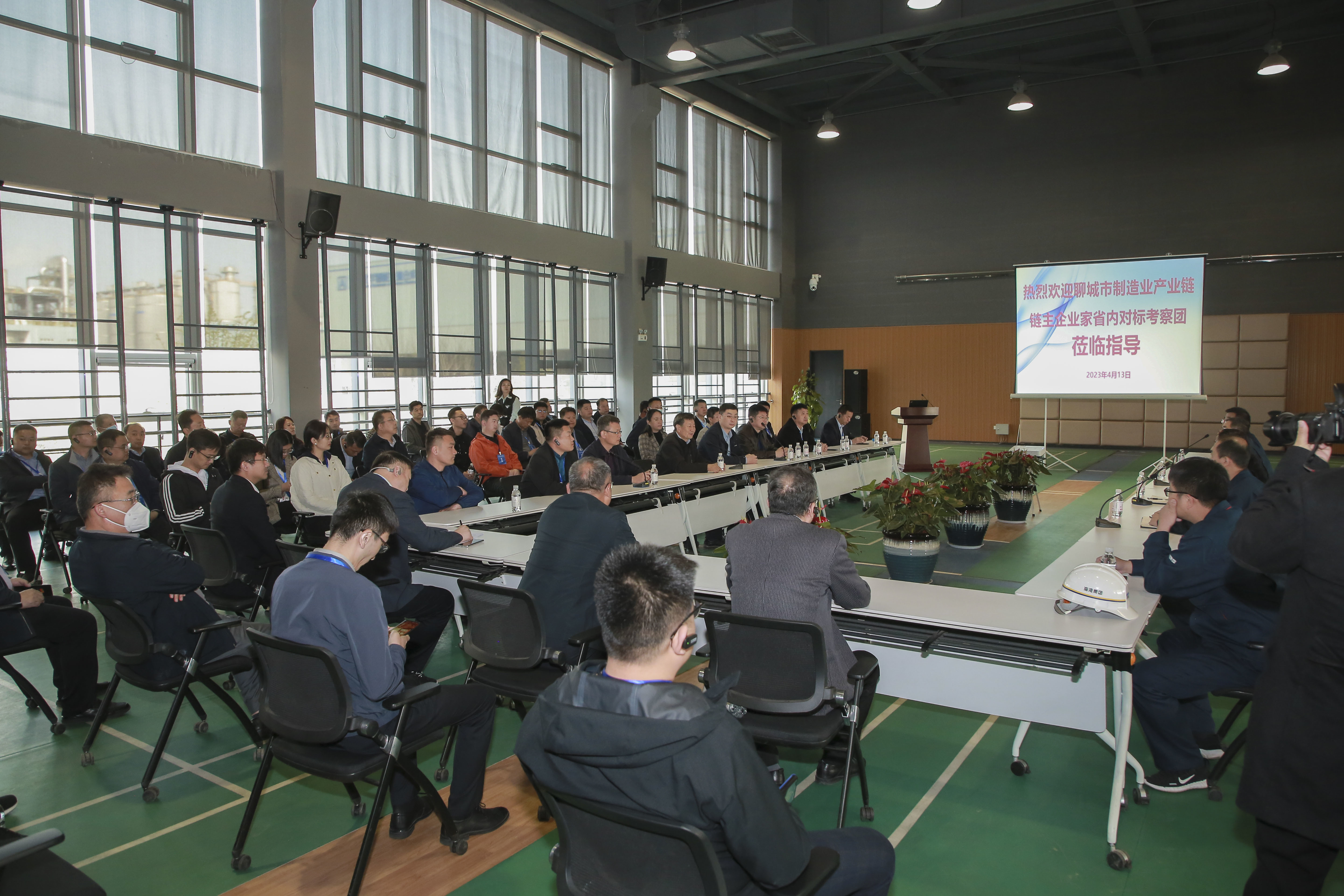 聊城(cheng)工信局到(dao)海灣化學(xue)考察交流(liu)